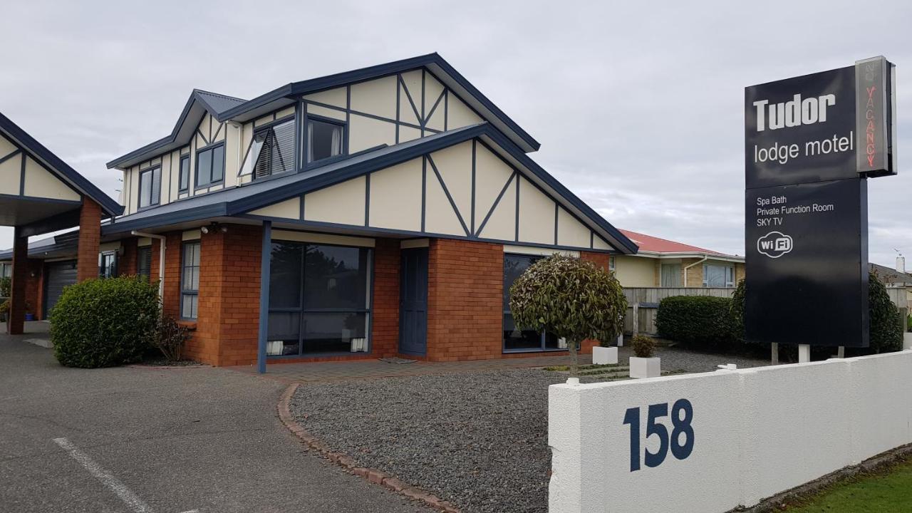 Tudor Lodge Motel ฮาเวรา ภายนอก รูปภาพ