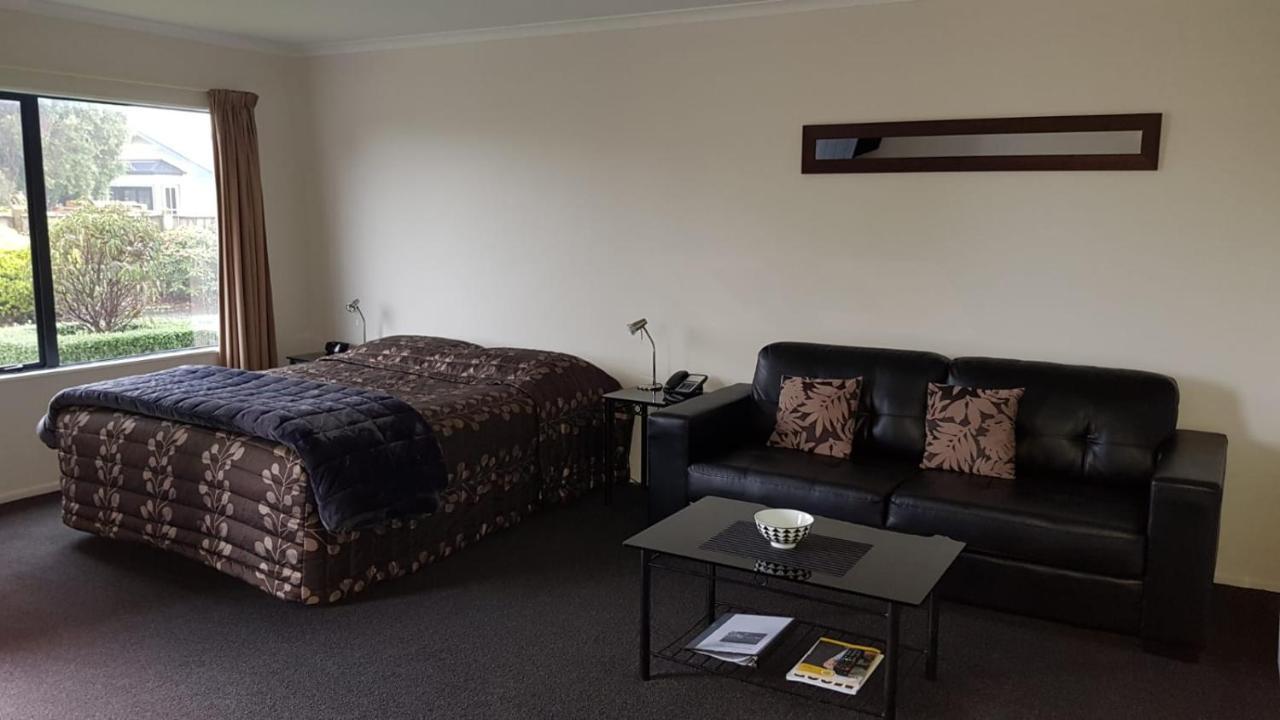 Tudor Lodge Motel ฮาเวรา ภายนอก รูปภาพ