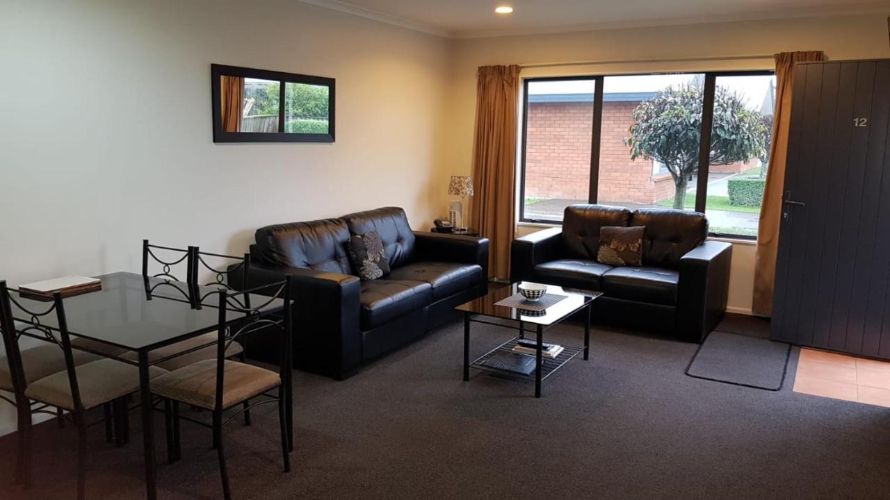 Tudor Lodge Motel ฮาเวรา ภายนอก รูปภาพ
