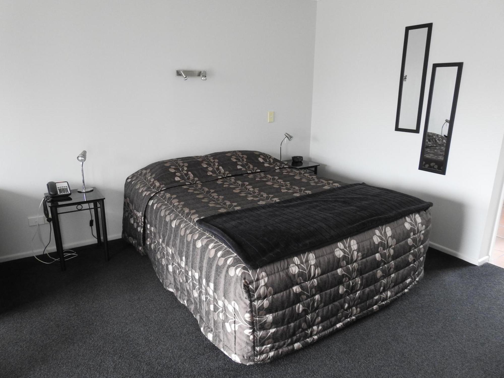 Tudor Lodge Motel ฮาเวรา ภายนอก รูปภาพ