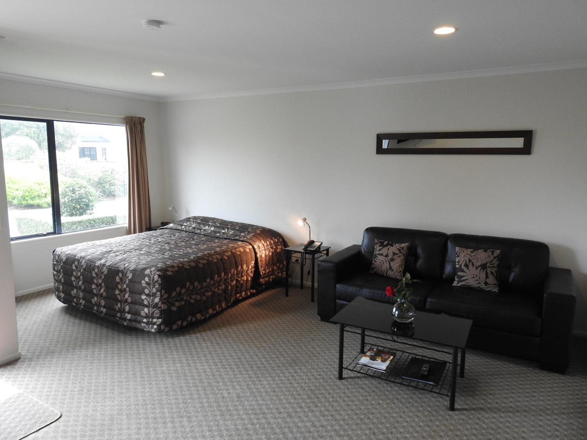 Tudor Lodge Motel ฮาเวรา ภายนอก รูปภาพ