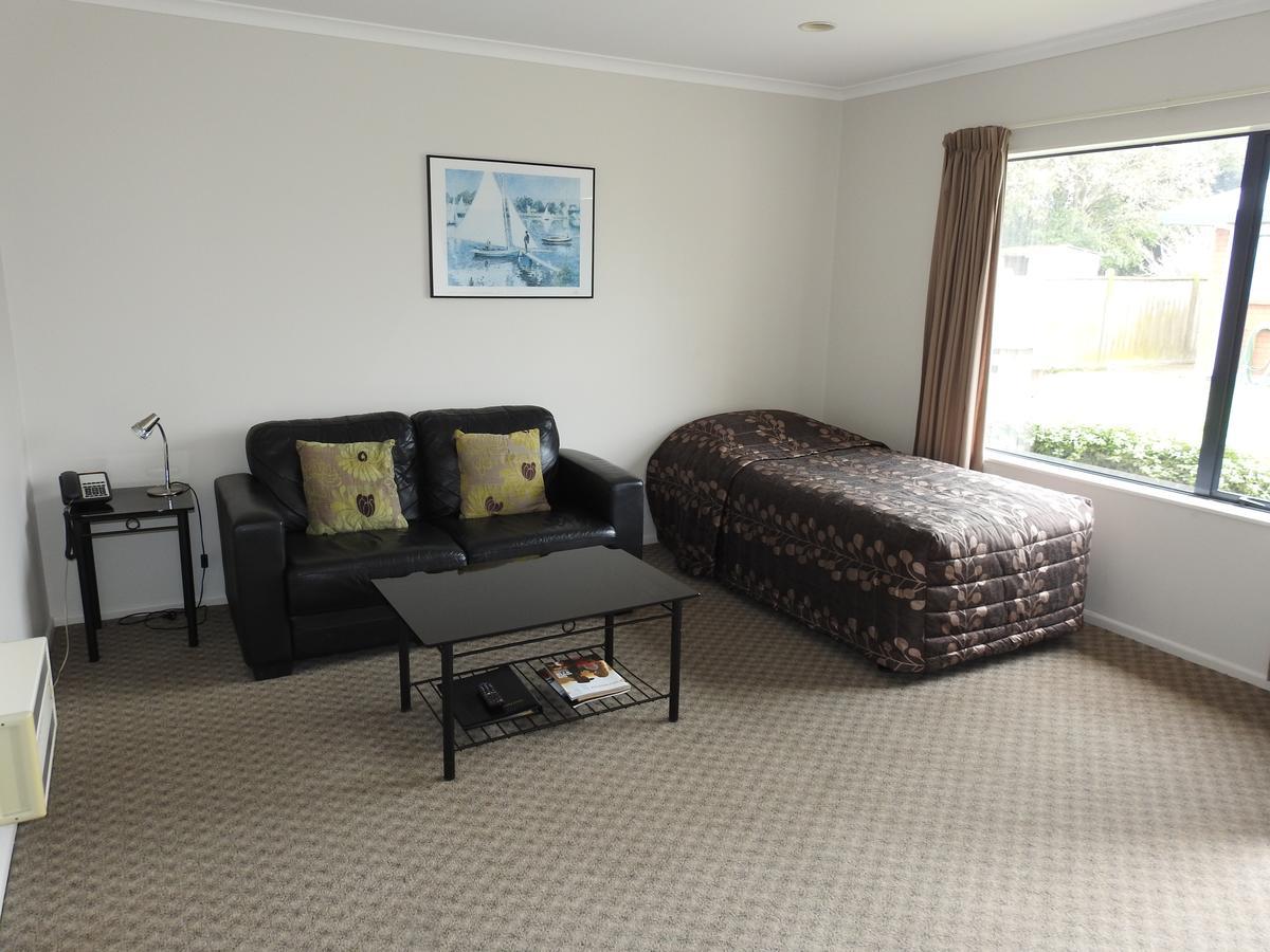 Tudor Lodge Motel ฮาเวรา ภายนอก รูปภาพ