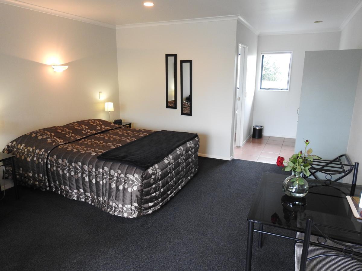 Tudor Lodge Motel ฮาเวรา ภายนอก รูปภาพ