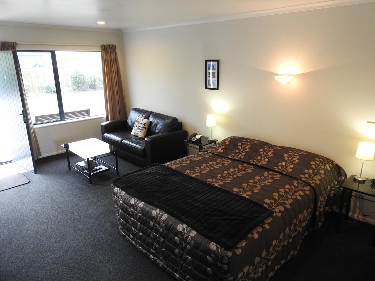 Tudor Lodge Motel ฮาเวรา ภายนอก รูปภาพ