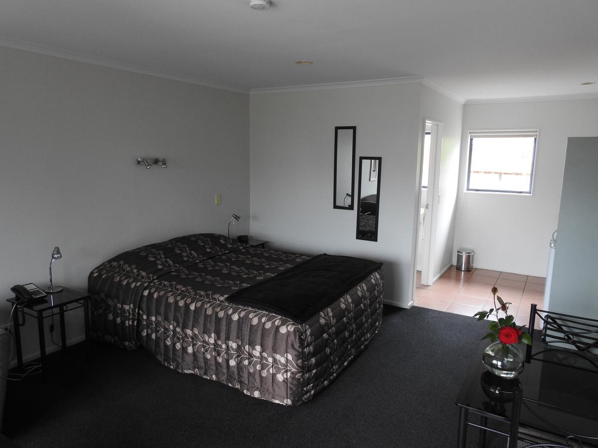 Tudor Lodge Motel ฮาเวรา ภายนอก รูปภาพ