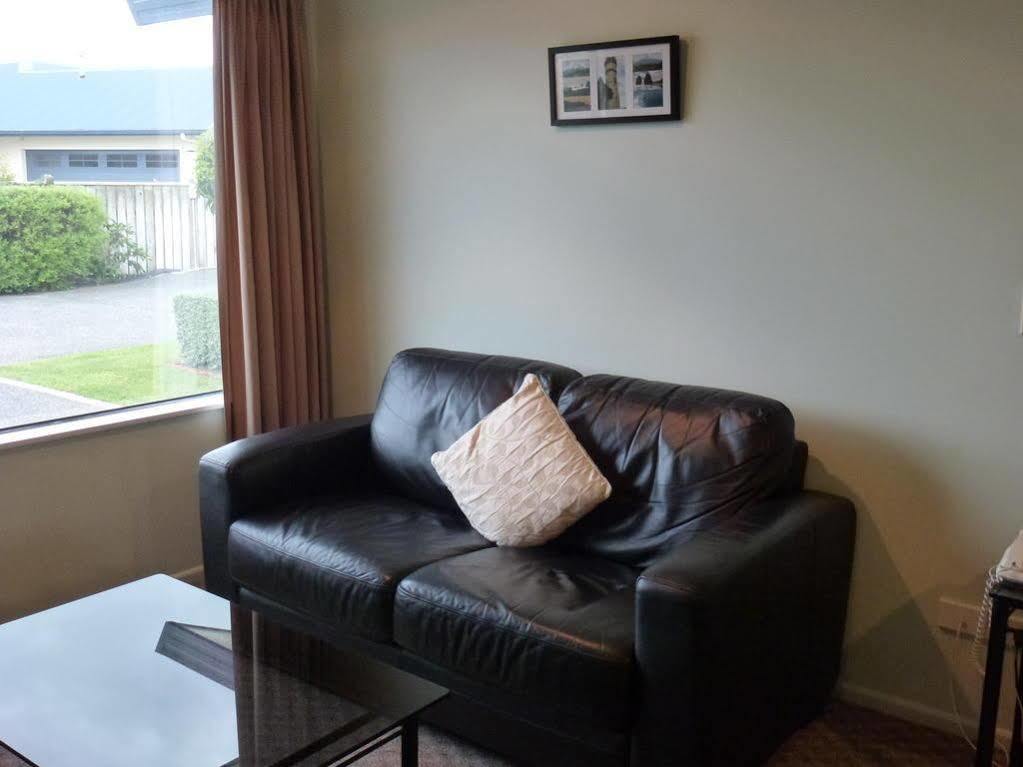 Tudor Lodge Motel ฮาเวรา ภายนอก รูปภาพ