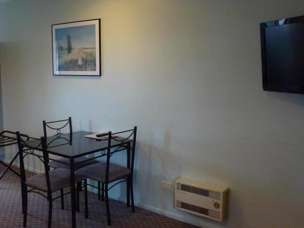 Tudor Lodge Motel ฮาเวรา ภายนอก รูปภาพ