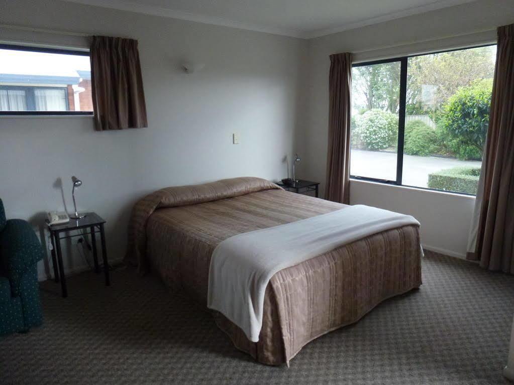 Tudor Lodge Motel ฮาเวรา ภายนอก รูปภาพ
