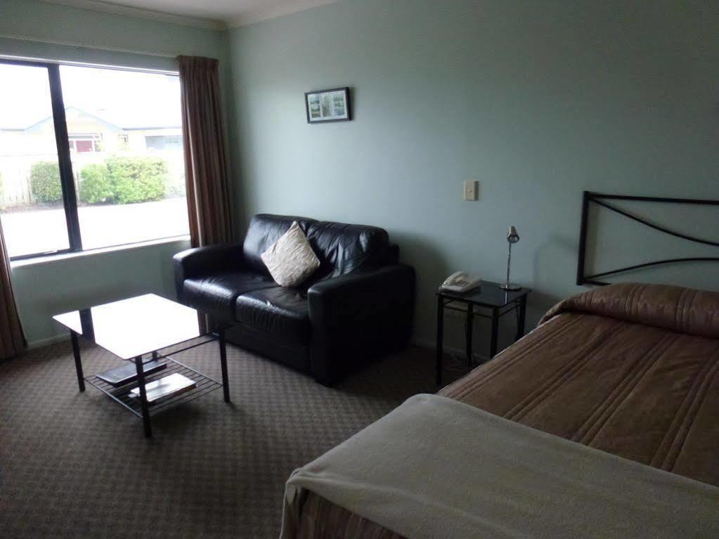 Tudor Lodge Motel ฮาเวรา ภายนอก รูปภาพ