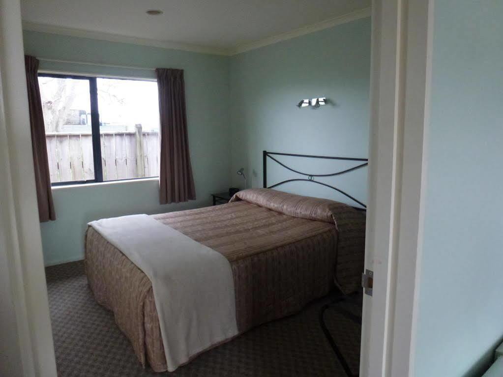 Tudor Lodge Motel ฮาเวรา ภายนอก รูปภาพ