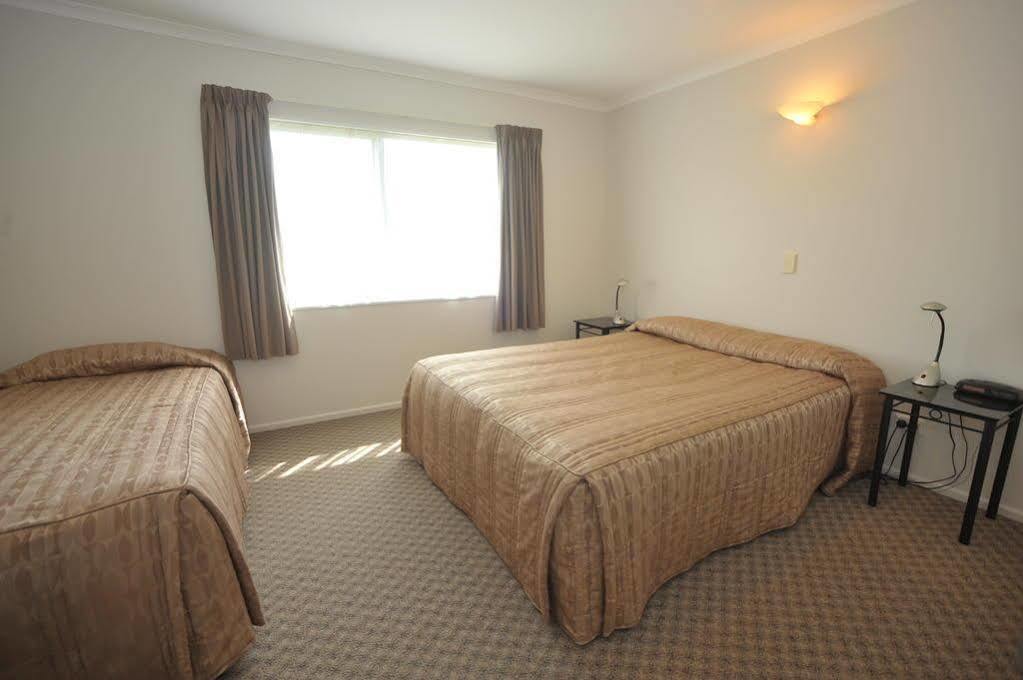 Tudor Lodge Motel ฮาเวรา ภายนอก รูปภาพ
